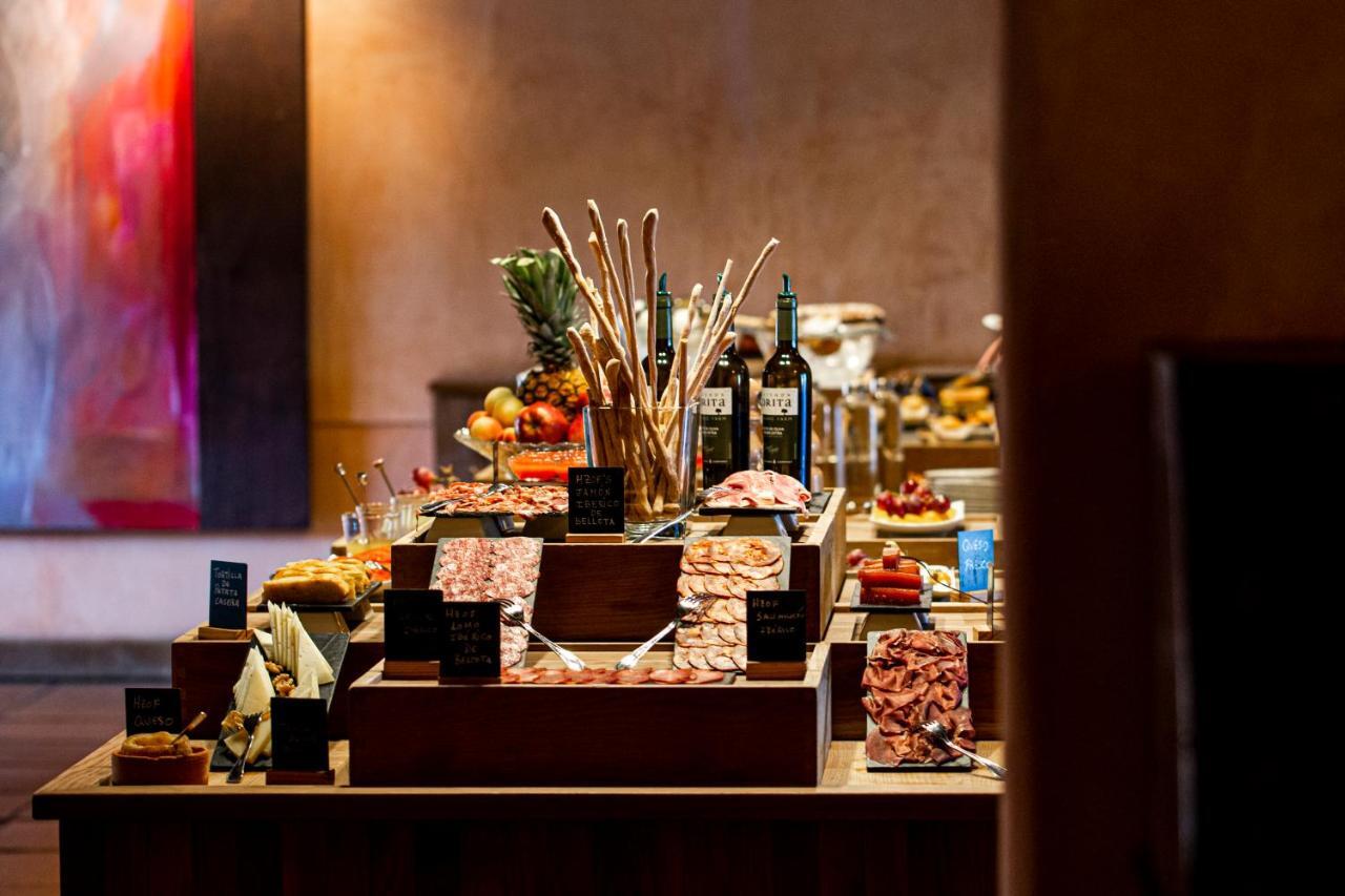 Hacienda Zorita Wine Hotel & Spa Вальвердон Экстерьер фото A buffet at a hotel